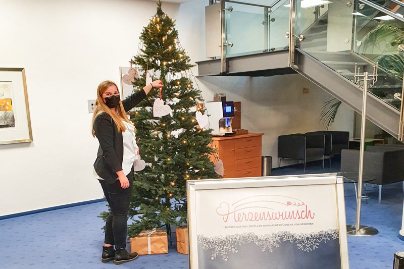 Aktion Herzenswunsch: Weihnachtsbaum im Foyer der Volksbank